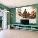 Cinema Themed House In * 阿尔戈斯托利翁